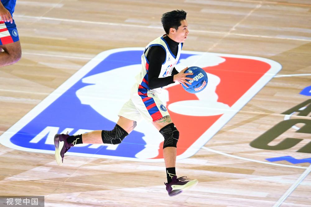 他带领钢人 他带领钢人