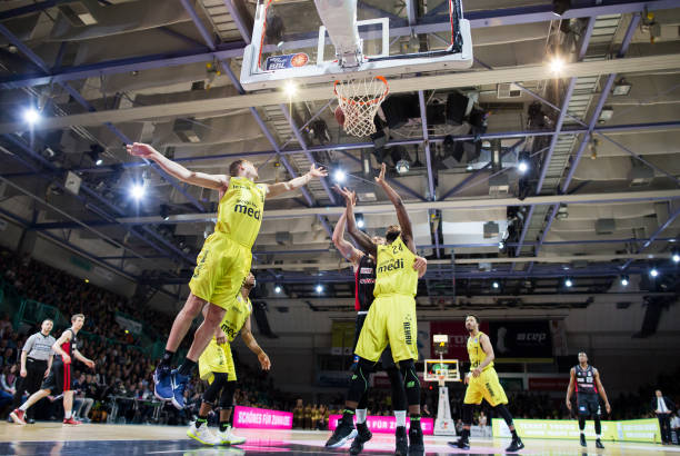 在他的影响 在他的影响